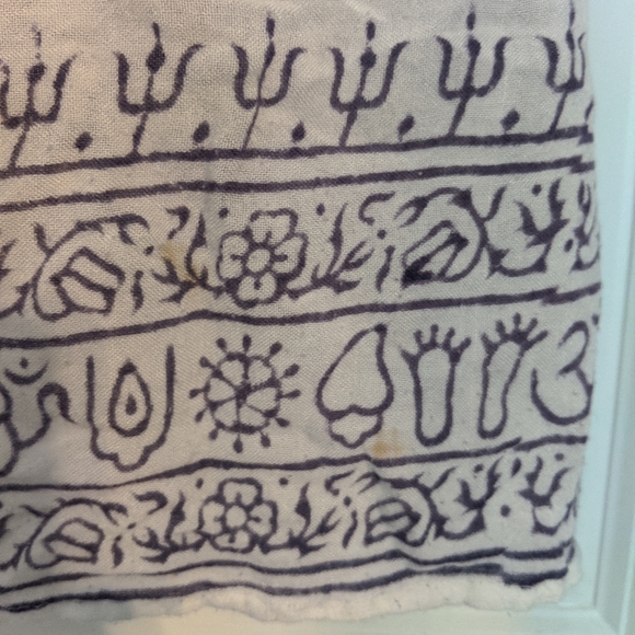 Lightweight Loose Om Symbol Top - Picture 5 of 6